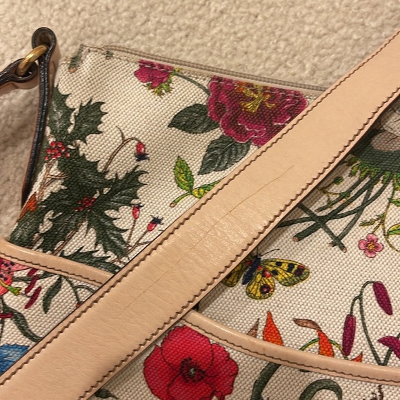 Gucci Zip Messenger Bag Flora Canvas with Perforated Leather Medium - Picture 9 of 12